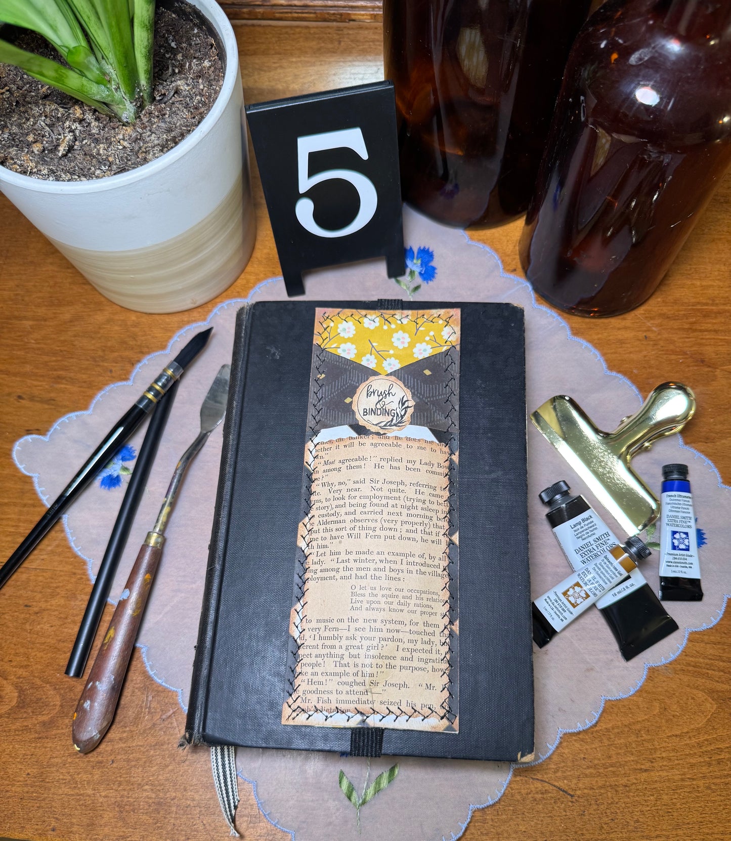 The Tiny Toolbelt – Brush & Pencil Pocket
